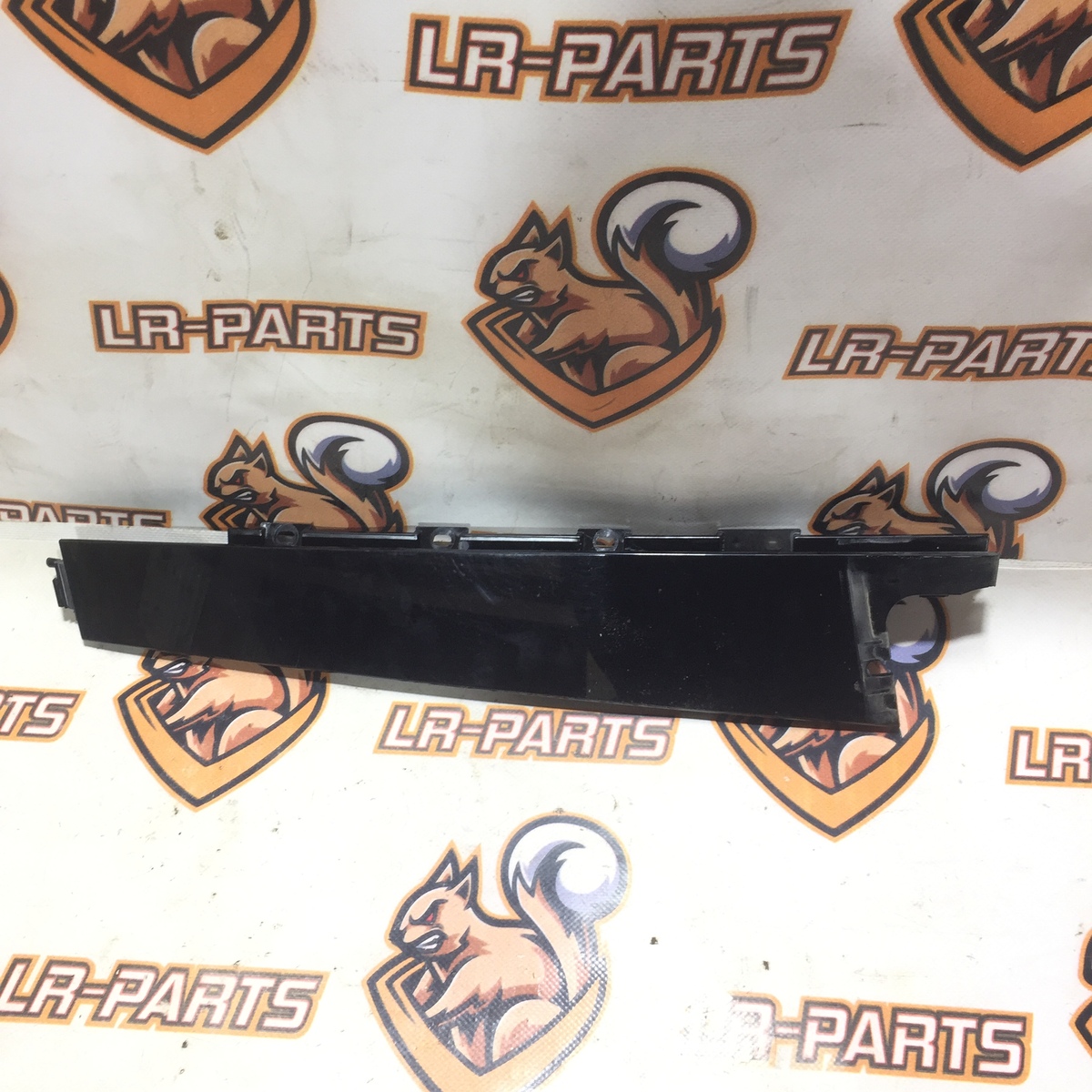 LR118289 Rear left vertical door trim Range Rover Sport L494 (2014-2022) Used